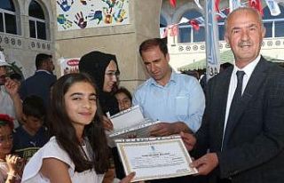 Tuşba’da yılsonu sergi ve sertifika töreni