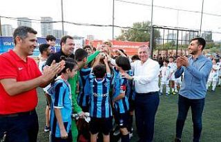 U-12 futbolda şampiyon Adana Demirspor