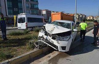 Üç aracın karıştığı kazada 1 kişi yaralandı