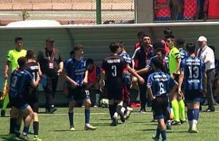 Uçan tekme atan futbolcuya 3 maç ceza