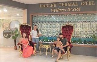 Ukraynalı aile, şifalı sularıyla ünlü Ilıca’ya...