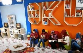 Üniversitede “Çizgi Ötesi Öğretmenlik” başlıklı...