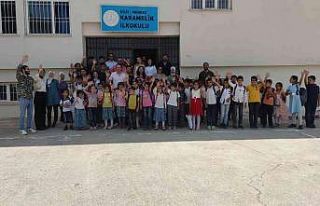 Üniversitede öğrencilerinden Karamelik ilkokuluna...