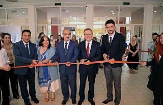 Üniversiteli öğrencilerden çini ve seramik sergisi