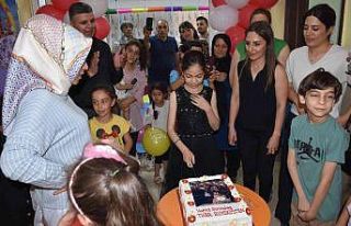 Ünlü oyuncuya doğum günü sürprizi