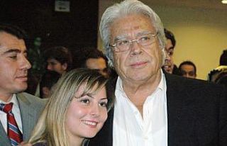 Ünlü sanatçı Cüneyt Arkın hayatını kaybetti.