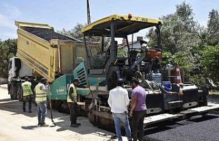 Urla Belediyesi kentte asfaltlama çalışmalarına...