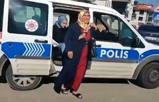 Uşak’ta polis ekipleri YKS’ye giren öğrenciler...