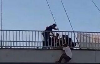 Üst geçide çıkan şahıs ikna edildi