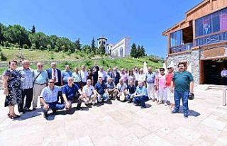 Vali Aksoy Aydınlı şair ve yazarlarla bir araya...