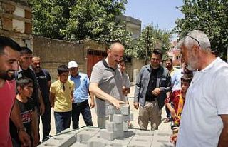 Vali Canalp, ek 150 bin metrekare parke taşı serimi...