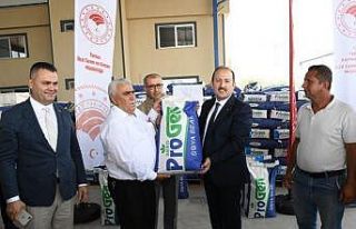 Vali Pehlivan, Tarsus’ta çiftçilere soya tohumu...