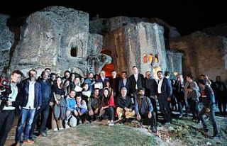 Vali Yiğitbaşı, Ayazini’deki film setini ziyaret...