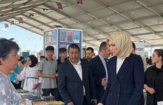Vali Yiğitbaşı Kitap Fuarı’nı ziyaret etti