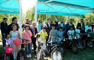 Van Büyükşehir Belediyesi bin çocuğa bisiklet...