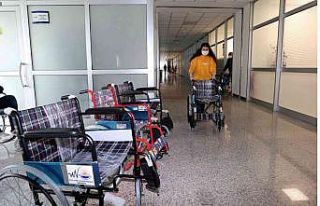 Van’da 7 engelli vatandaşa tekerlekli sandalye...