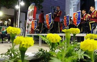 Van’da Mehmetçikten halka konser