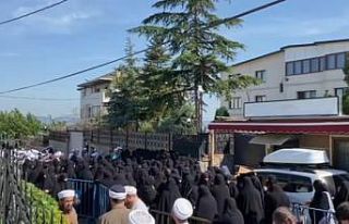 Yakınları ve sevenleri son yolculuğu öncesi Ustaosmanoğlu’nun...