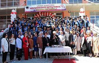 Yakutiye Anadolu Lisesi’nde mezuniyet coşkusu