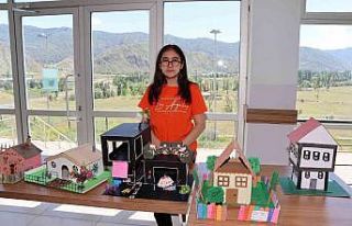 Yapmış olduğu eserlerle yıl sonu sergisine renk...