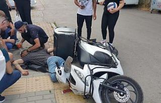 Yaralı motorlu kuryeye ilk müdahaleyi vatandaşlar...
