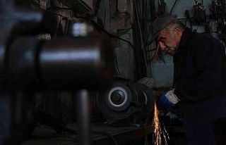 Yarım asırdır demir dövüyor