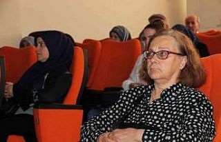 Yaşlı bireyler interneti kullanmayı öğreniyor