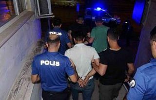 Yaşlı kadının fark ettiği hırsızlar saklandıkları...