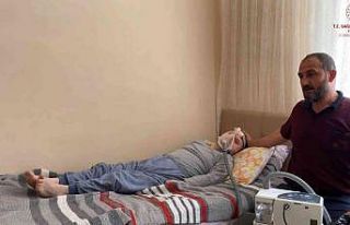 Yatağa bağımlı olarak yaşayan down sendromlu...