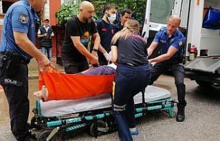 Yataktan düşüp yerden kalkamayan yaşlı adamın...