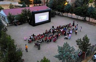 Yenişehir ilçesinde mahallede spor ve sinema etkinliği