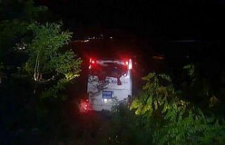 Yolcu otobüsü şarampole yuvarlandı: 1 ölü, 19...