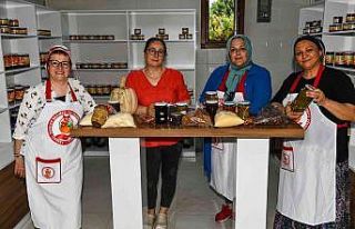 Yöresel ürün pazarında her gün farklı lezzetler...