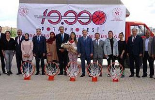 Yozgat’ta 150 basketbol potası dağıtıldı