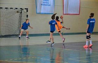 Yunusemre Belediyesinden geleceğin hentbolcularına...