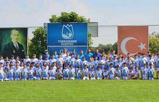 Yunusemre’de ’Yaz futbol okulu’ başladı