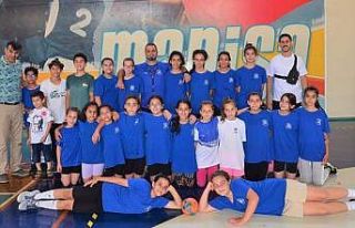 Yunusemreli kız hentbolcular uluslararası turnuvaya...