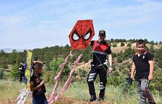 Yüzlerce çocuk katıldı: Uçurtma şenliğinden...