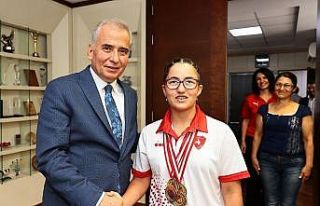 Yüzme tutkusu şampiyonluk getirdi