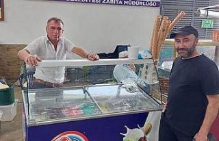 Zabıta mesleğini bıraktı dondurmacılığa başladı