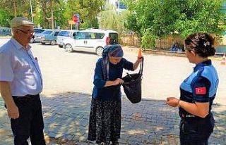 Zabıtanın dikkati emekli kadının parasını kurtardı