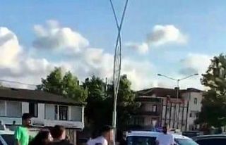 Zabıtaya tekme tokat saldırdılar