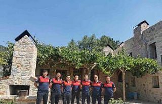 360 kilometre mesafeden gelip ayaklarının tozu ile...