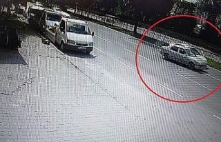 40 günlük bebeğin yaralandığı kaza kamerada