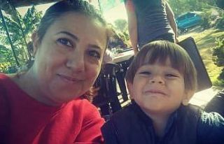 4 yaşındaki Deniz’in ipek böcekleri ile dostluğu...