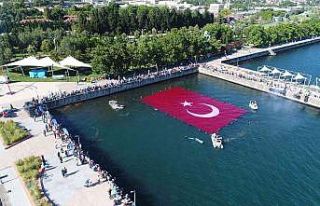 600 metrekarelik rekor büyüklükteki Türk bayrağı,...