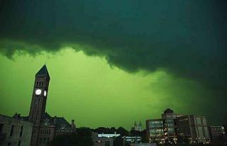 ABD’de gökyüzü yeşile döndü