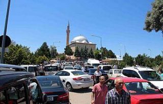 Abdulvahabi Gazi Camii’nde arife Cuması yoğunluğu
