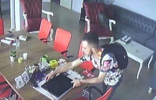 Acil lavabo ihtiyacı için geldi, bilgisayarı çaldı...