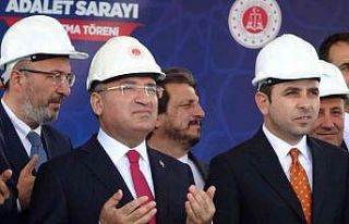 Adalet Bakanlığı bin 500 hakim ve savcı alacak